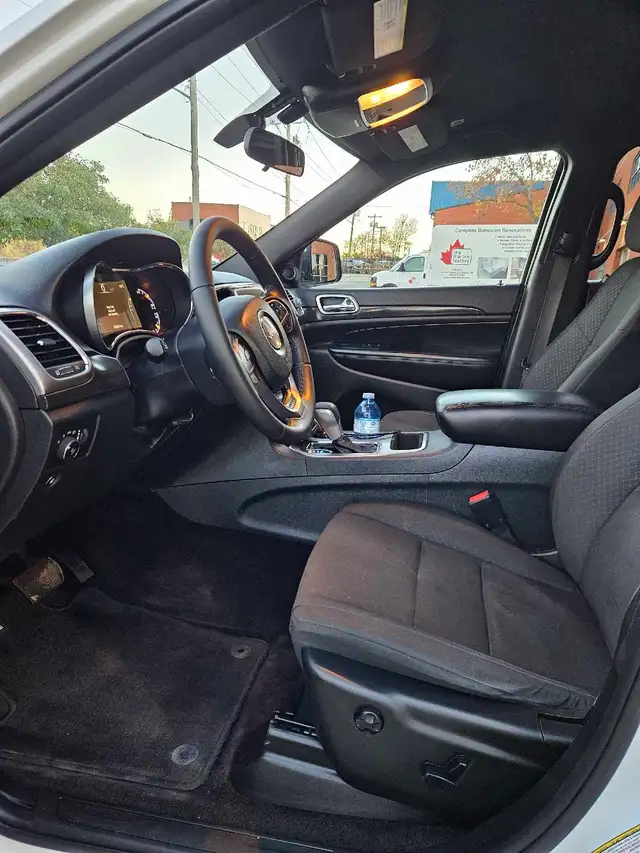 2018 Jeep Grand Cherokee Laredo 3.6L V6 4X4 - Photo 5