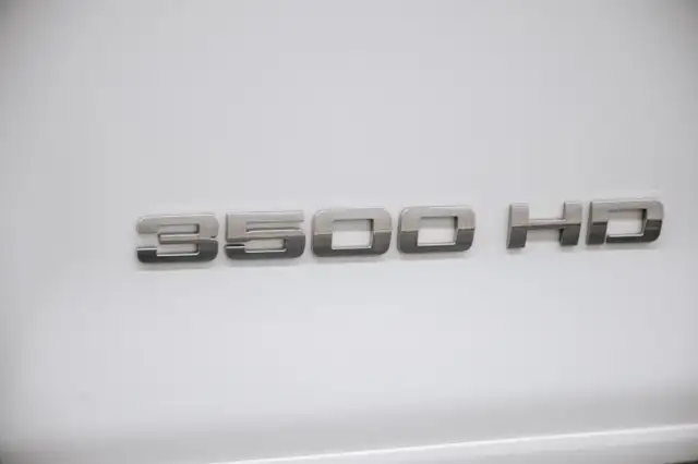 2019 GMC Sierra 3500HD 4WD Crew Cab Long Box SLE for sale - Photo 9