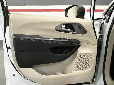 2023 Chrysler Pacifica Touring L No Accident Leather Power Slidi - Photo 11