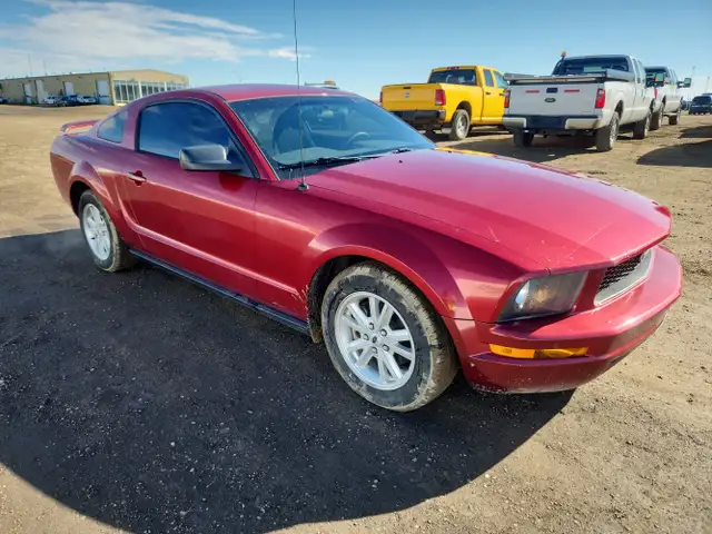 2005 Ford Mustang - Photo 2