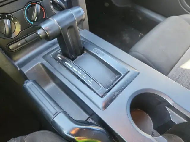 2005 Ford Mustang - Photo 21