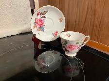 8 belles ensembles de Tasses et Soucoupes sur support - Photo 2