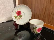 8 belles ensembles de Tasses et Soucoupes sur support - Photo 3