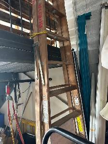 Vintage wooden ladder for décor purposes 10ft tall and 6 ft. - Photo 6