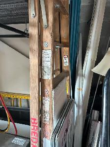 Vintage wooden ladder for décor purposes 10ft tall and 6 ft. - Photo 7