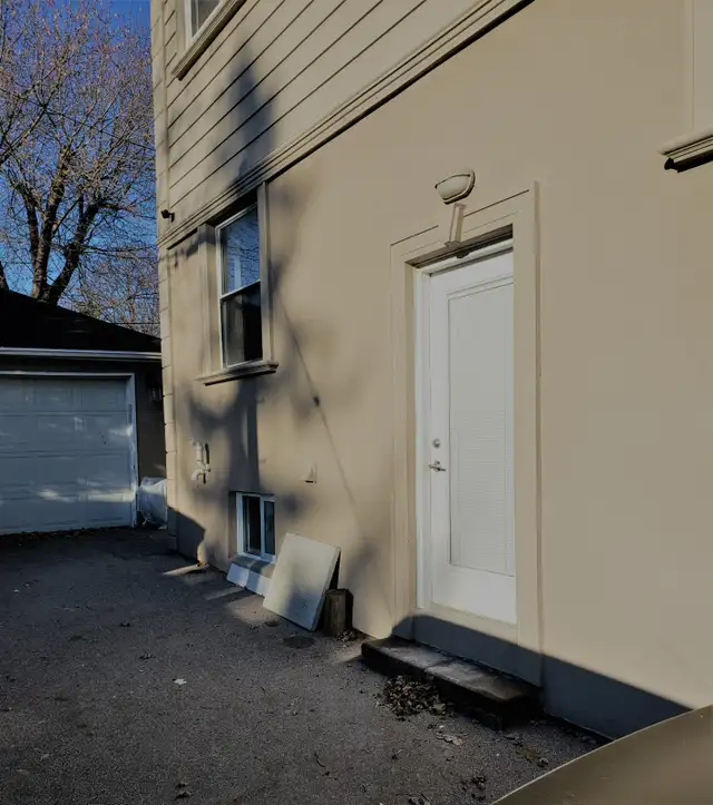 Lower Level 1 Bedroom/1 Bathroom Apartment - Photo 2