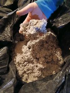 17 sacs industriel de cellulose récente  récupéré à l’aspirate