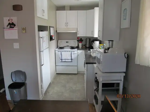 Queen's Students – 2 Bedroom Apartment – Available May - Photo 2