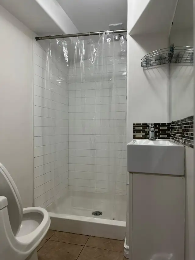 Bsmt Studio Suite for Rent . Furnished with mini kitchen & Bath - Photo 2