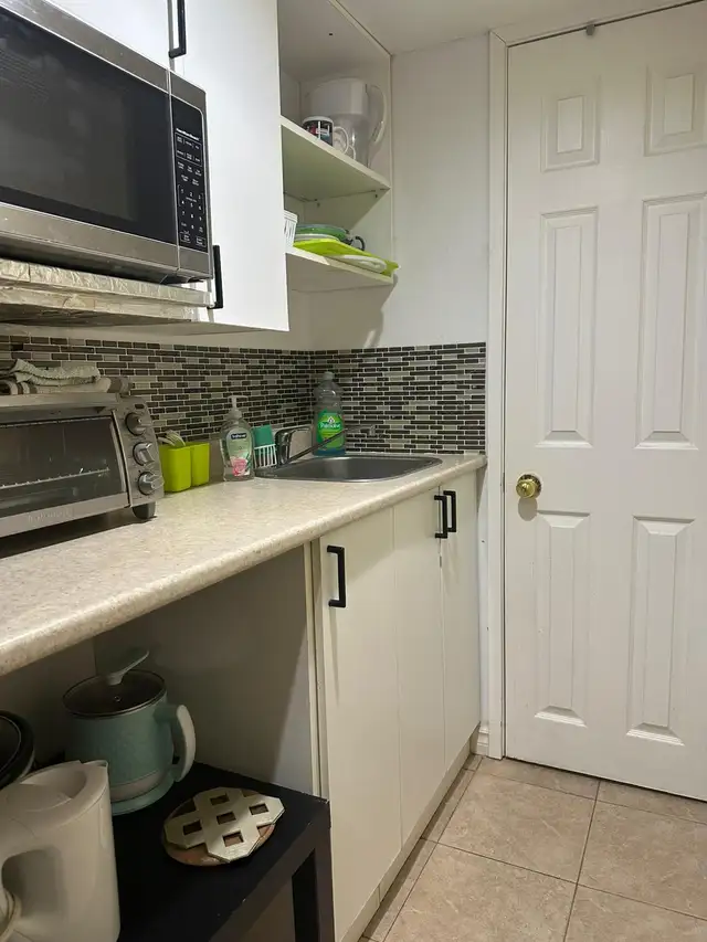 Bsmt Studio Suite for Rent . Furnished with mini kitchen & Bath - Photo 5