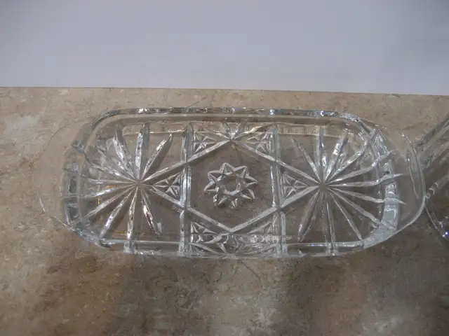 Vintage Anchor Hocking Pressed Cut Glass Butter Dish - Photo 3