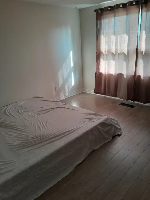 private furnished room available Scarborough 725