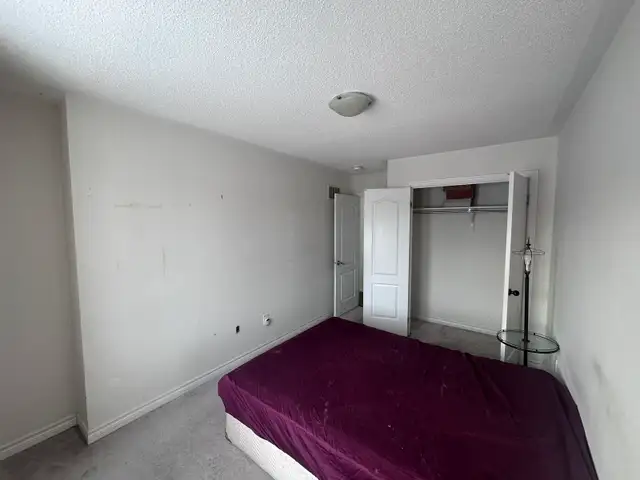 Large Room for rent (Barrie - Mapleview & Essa) - Photo 3