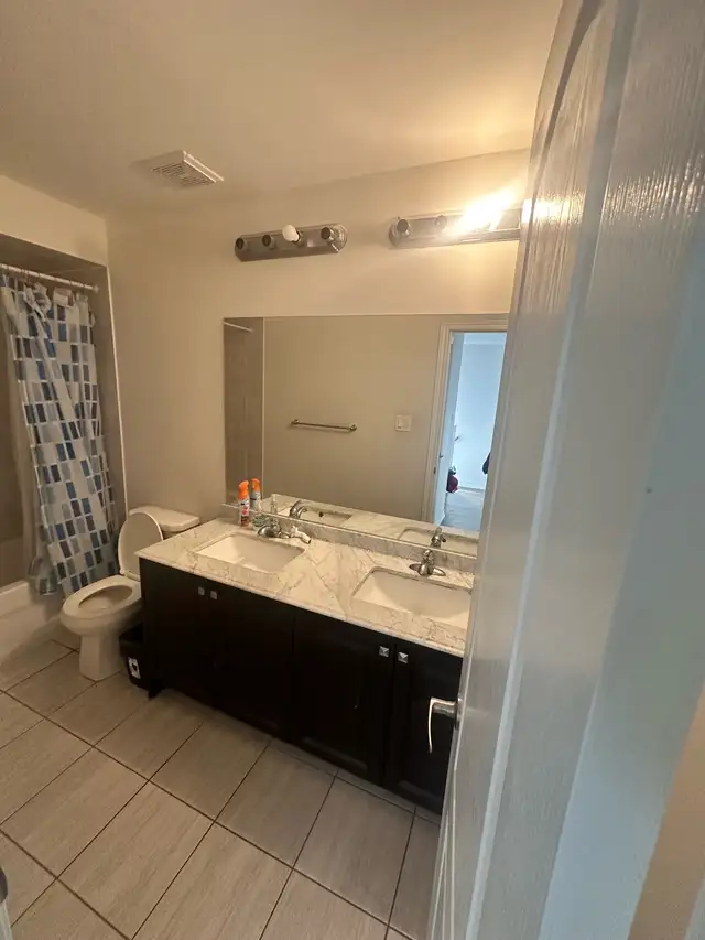 Large Room for rent (Barrie - Mapleview & Essa) - Photo 4