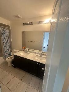 Large Room for rent (Barrie - Mapleview & Essa) - Photo 4