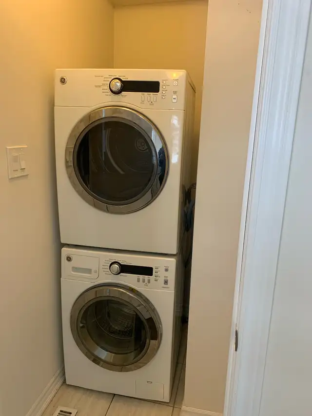 Large Room for rent (Barrie - Mapleview & Essa) - Photo 10