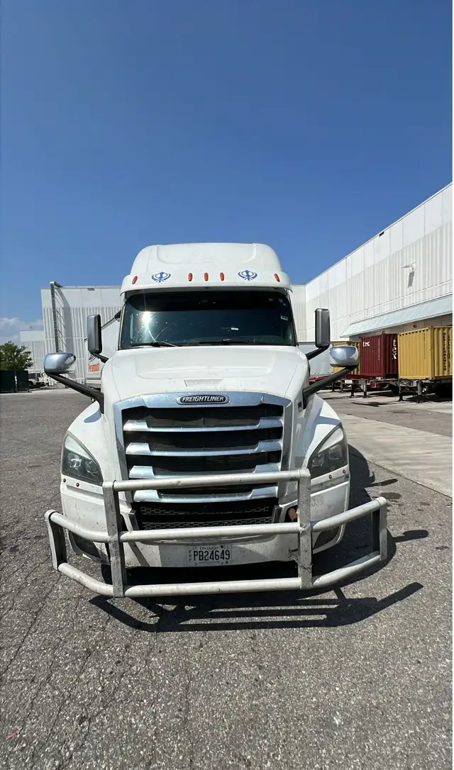 HIRING AZ DRIVERS FOR ON to Montreal and Mid-West - 2 Yr Min