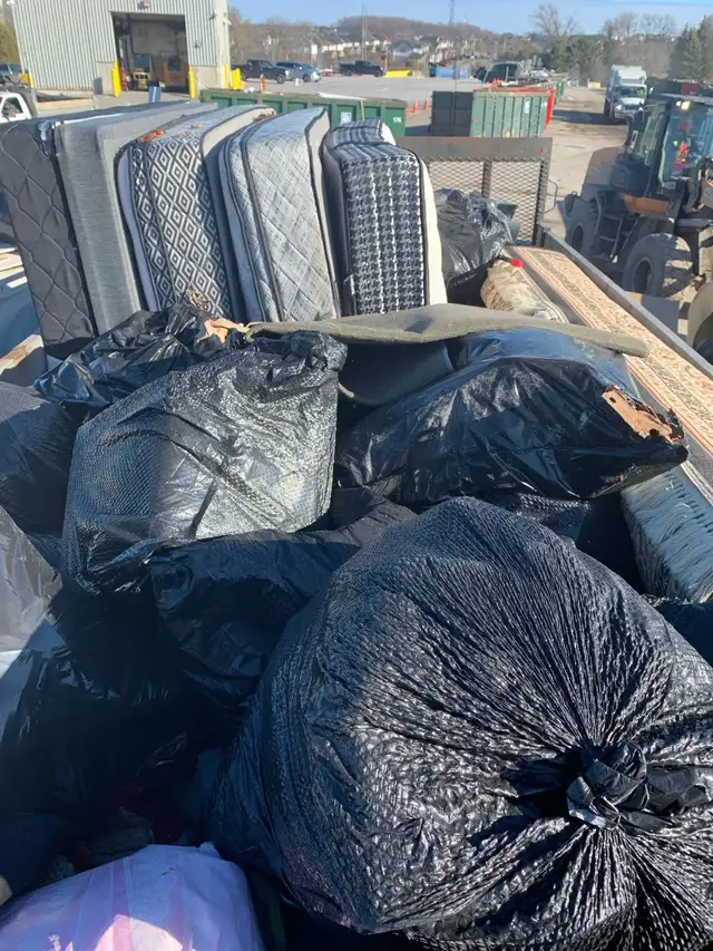 House Trash(garbage, furniture,appliance) Removal 647-957-2770 - Photo 3