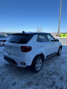 2021 Hyundai Venue Essential - Photo 5