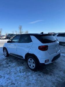 2021 Hyundai Venue Essential - Photo 8