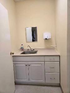 spa space for rent - Photo 4