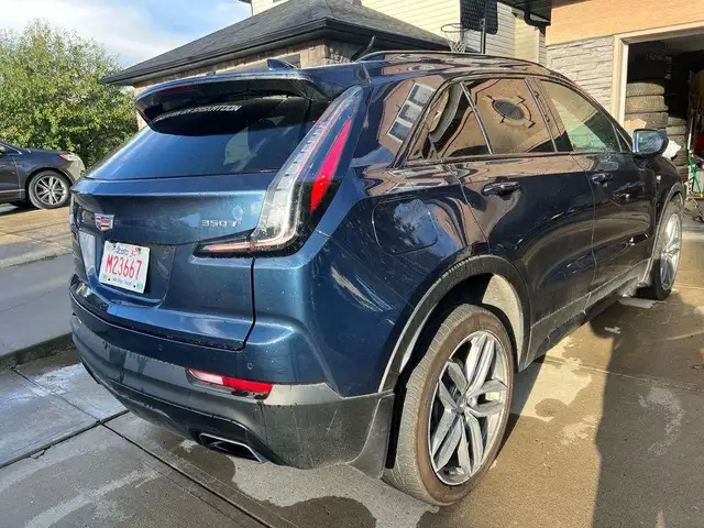 2020 Cadillac XT4 AWD 4dr Sport - Photo 4