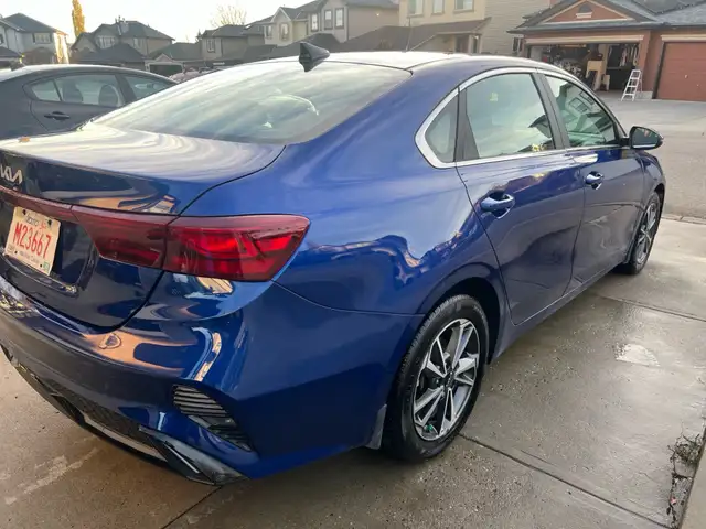 2023 Kia Forte EX IVT - Photo 2