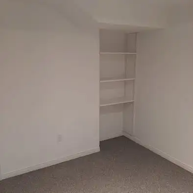 1 bedroom basement apartment - Photo 6