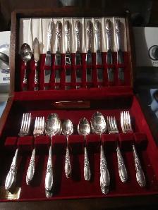 #130C  WHITE ORCHID silverware set for 8 - Photo 2