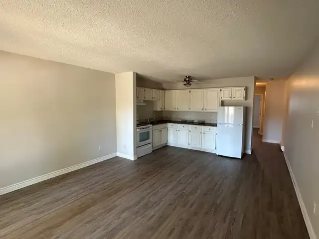 1 Bed 1 Bath Apartment with balcony - Photo 2