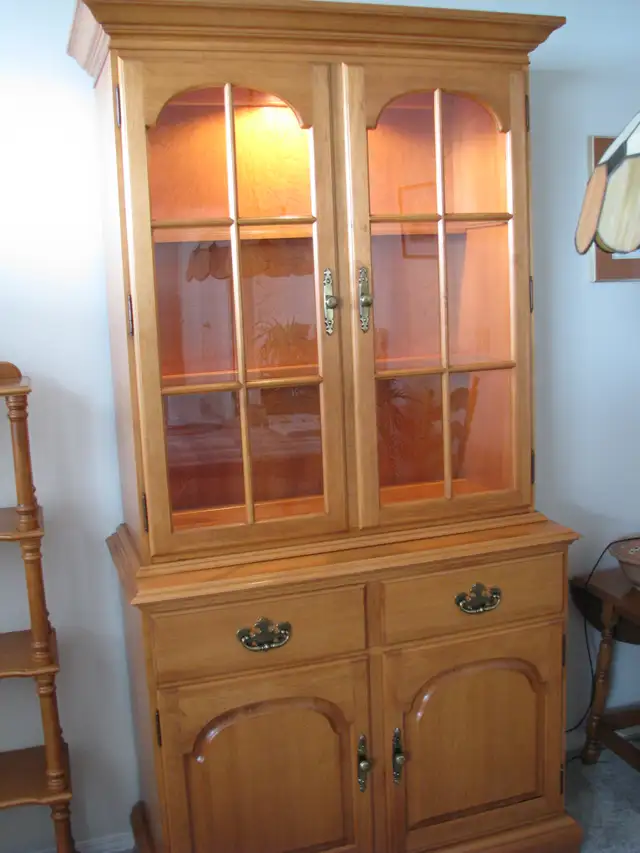 Maple Dining Room Furniture - Photo 4