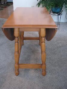 Maple Dining Room Furniture - Photo 8