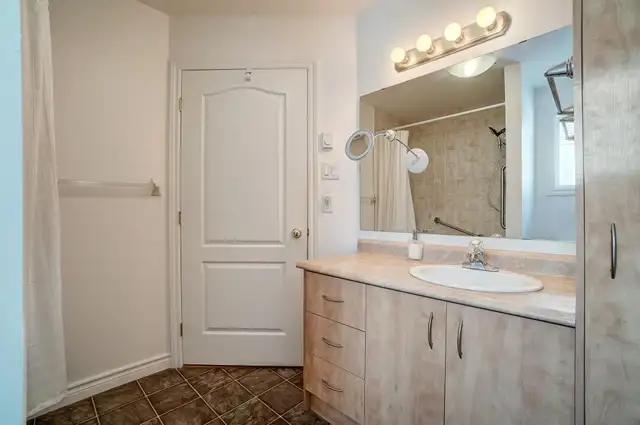 Superbe appartement style condo de 2 chambres à coucher. - Photo 9