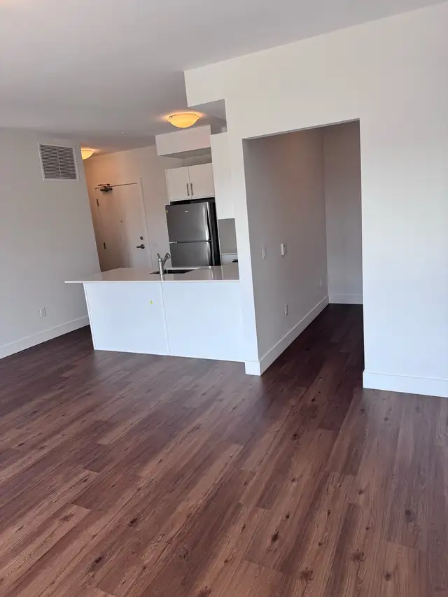 1 bedroom plus den apartment for rent - Photo 3