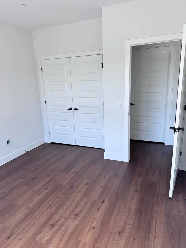 1 bedroom plus den apartment for rent - Photo 4