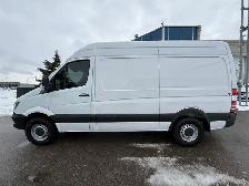2014 Mercedes-Benz Sprinter 144WB - HIGH ROOF - Photo 2