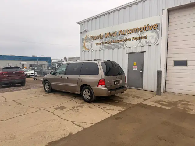 2006 Ford Freestar SEL - 7 Passenger - Photo 7