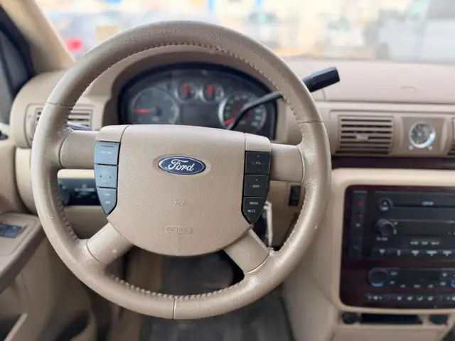 2006 Ford Freestar SEL - 7 Passenger - Photo 9