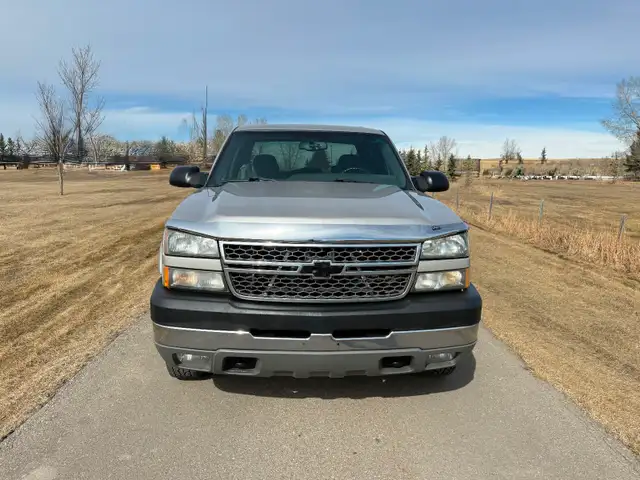 2005 Chevrolet Silverado 2500HD LS 4x4 LLY Diesel VERY CLEAN - Photo 2