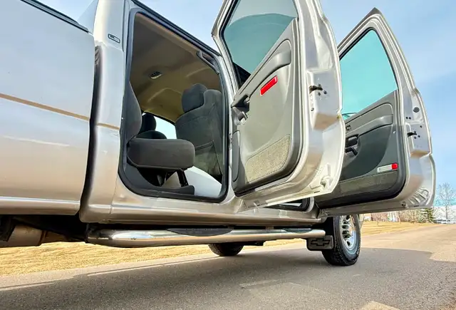 2005 Chevrolet Silverado 2500HD LS 4x4 LLY Diesel VERY CLEAN - Photo 10