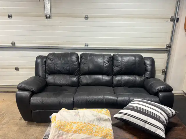 black leather couch - Photo 2