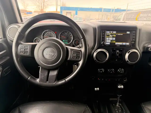2016 Jeep Wrangler Unlimited Sahara 4WD - Photo 11