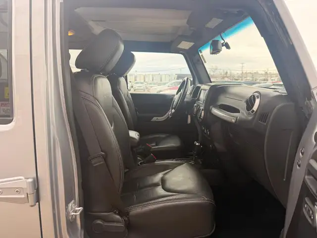 2016 Jeep Wrangler Unlimited Sahara 4WD - Photo 16