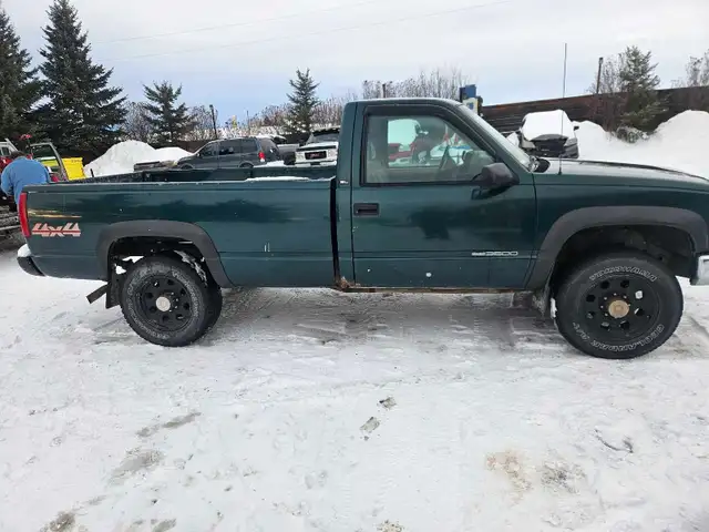 2000 GMC K3500 - Photo 2