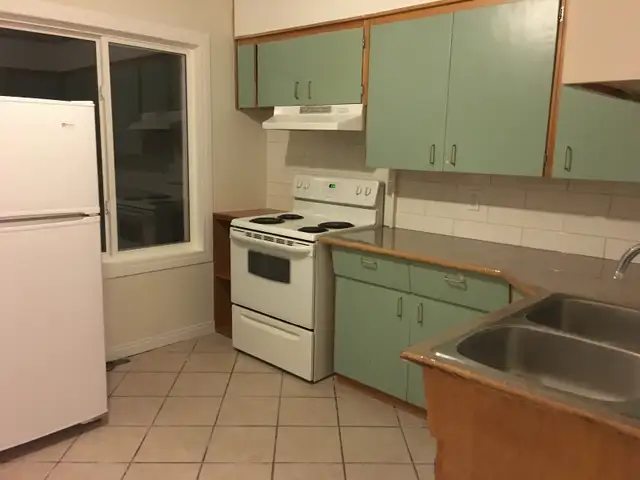 University Mall c-train Close downtown one all included bedroom - Photo 3
