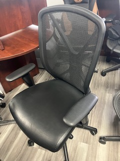 Herman Miller Aeron chairs available - Photo 5