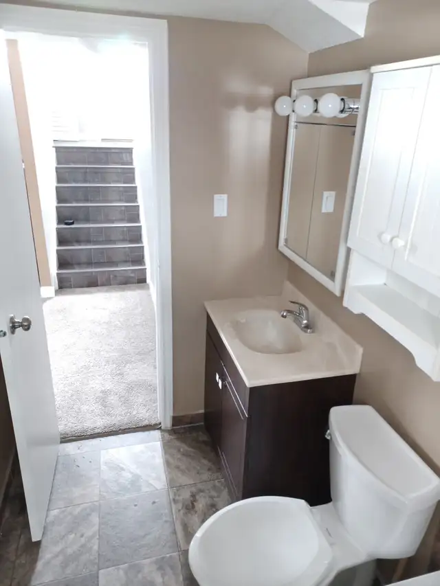 Room for rent in house close to U of L - Photo 2