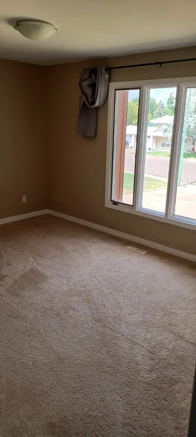 Room for rent in house close to U of L - Photo 10