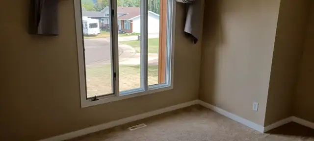 Room for rent in house close to U of L - Photo 12