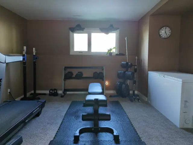 Room for rent in house close to U of L - Photo 16